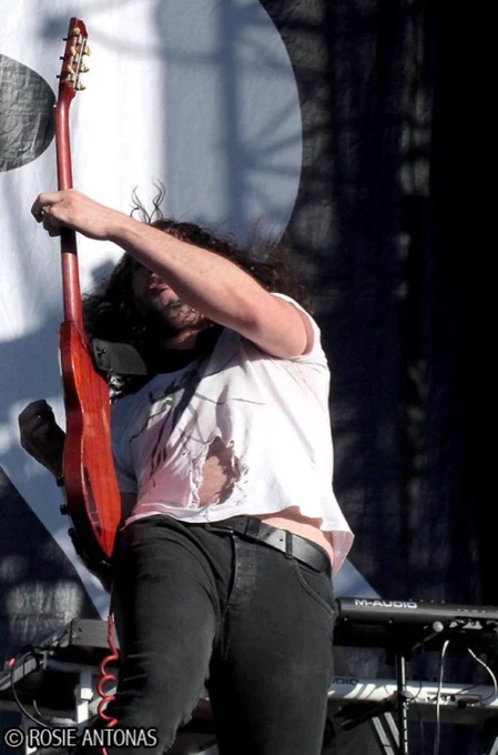 hourly ray toro 🎸 (@hourlyraytoro) on Twitter photo 