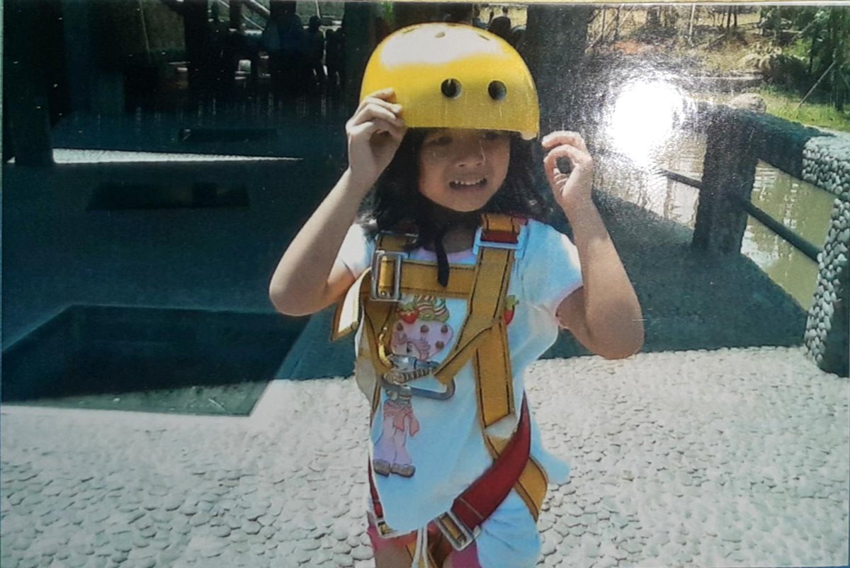 shaulatrixaz's tweet photo. The chibi                       The person
🥰 https://t.co/7IighIrAvJ