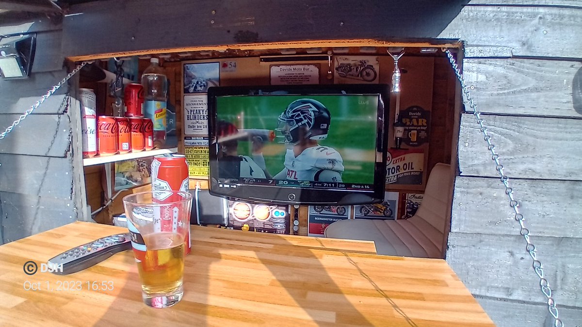 DavefromHeysham's tweet photo. October and I'm sat outside at my bar watching NFL....MARVELLOUS #indiansummer #homebar #sunshine #budweiser https://t.co/cQwLZDGhaL