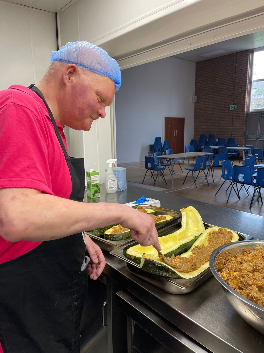 IOweYouNathan's tweet photo. It was emotional:)
#marrowthon #vegan #cooking #AGoodStuffing #marrow #Hucknall #Nottingham https://t.co/IkDmJ0r2NW