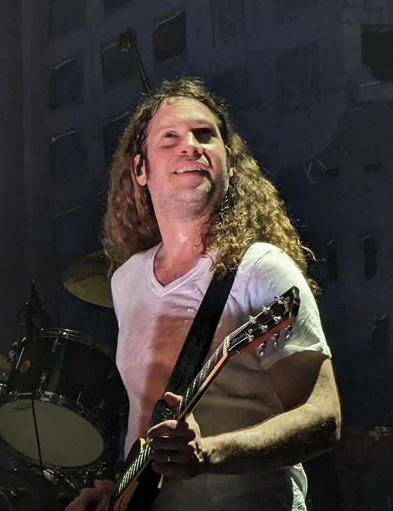 hourly ray toro 🎸 (@hourlyraytoro) on Twitter photo 