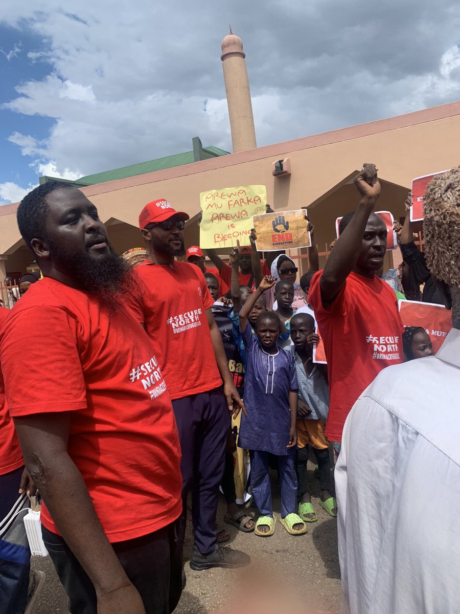 AlAminAminSaeed's tweet photo. We are not here to criticize government, rather to find justice and to assured  the government that we are tired of their injustice.
We need them to.
#endpovert 
#Endinsecurity 
#EndKidnapping 
#SecureNorth 
#BringBackGusauGirls 
@officialABAT @TinubuMediaS @GovNigeria https://t.co/49gkOJeJhS