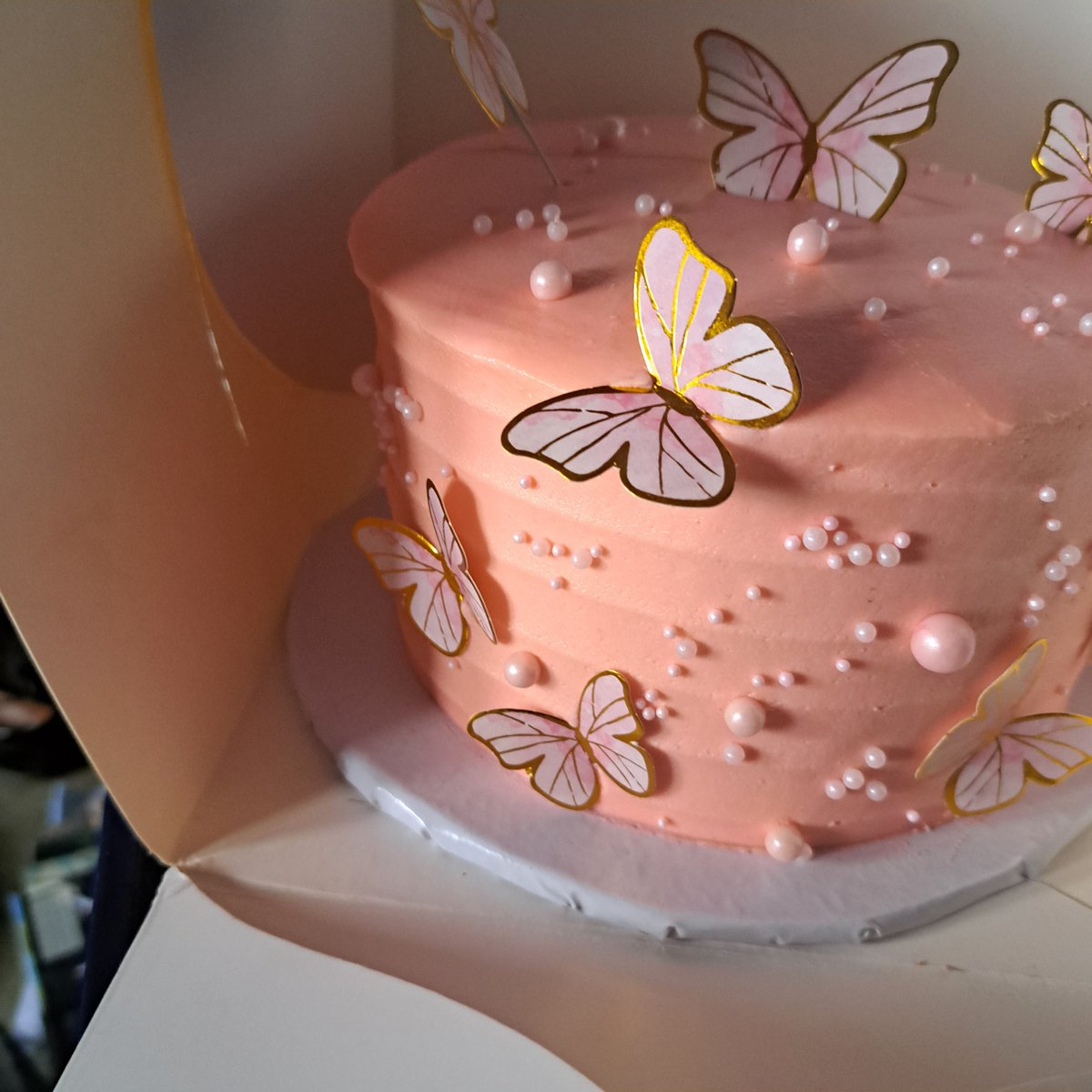 omotobaolajoko's tweet photo. Summary of how my Sunday went in four frames.😚 I traded my sorrows for the joy of the Lord, and I went ahead to make this beaut.😎
Please patronize and retweet.
#nottheregularnursebaker
#ashininglight https://t.co/jbgiDa1igp