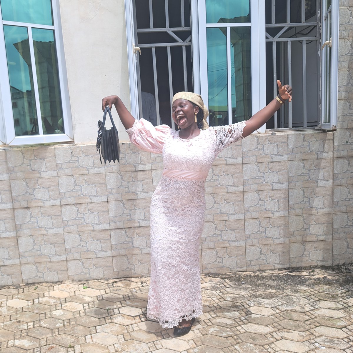 omotobaolajoko's tweet photo. Summary of how my Sunday went in four frames.😚 I traded my sorrows for the joy of the Lord, and I went ahead to make this beaut.😎
Please patronize and retweet.
#nottheregularnursebaker
#ashininglight https://t.co/jbgiDa1igp
