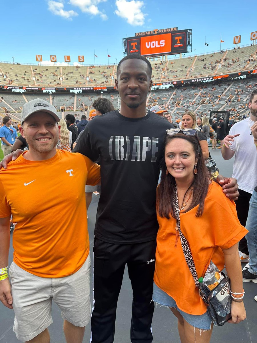 wsakin's tweet photo. One of my all time favorite QB's! Thanks for the pic @henhook2 
#VFL https://t.co/MlejHVXTwT