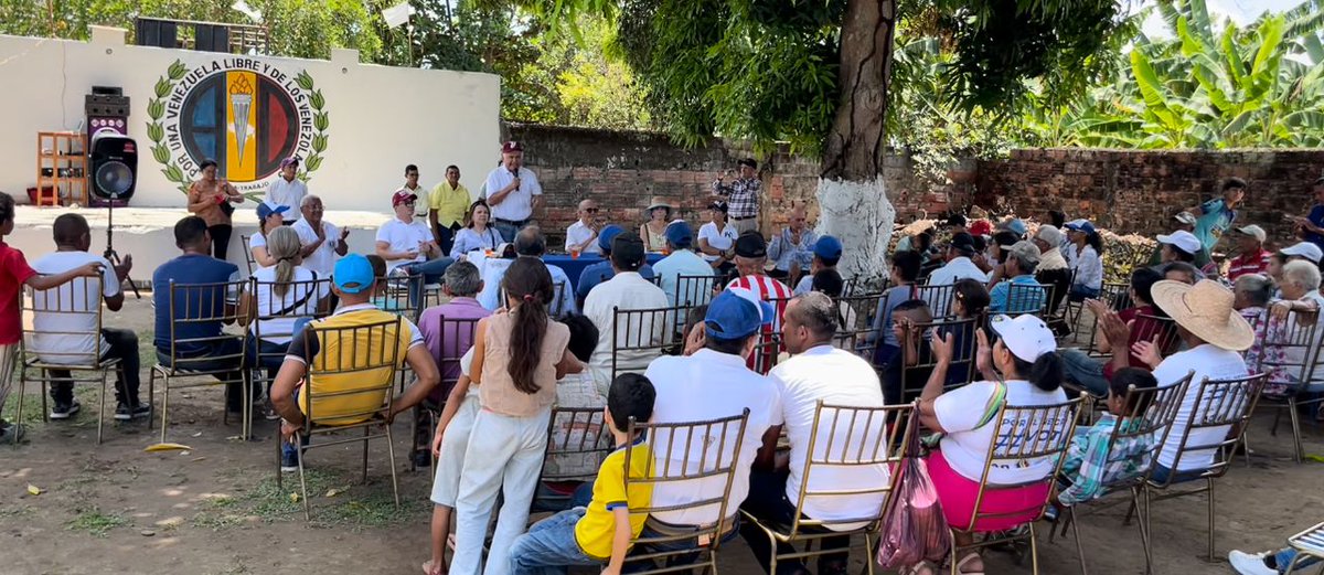 AndresECamejoAD's tweet photo. En Obispos ,en la incorporación al partido de Coco Reyes,líder político y social de este mcpio.Con Rosales Peña y Edgar Serrano, afinando la máquinaria adeca para el 22 Oct, Prosperi seguro ganador https://t.co/SINAjBuhyB