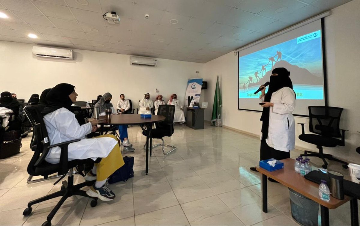 E1_Academic's tweet photo. استقبلت #أكاديمية_طب_الأسرة اليوم متدربي المستوى الأول للعام الأكاديمي الجديد ٢٠٢٣ - ٢٠٢٤ م في برنامج ترحيبي تضمن تعريفهم بسياسات التدريب، وحقوق المتدرب وواجباته وكذلك الهيكل التنظيمي لإدارة البرنامج في جو مفعم بالحماسة.
متمنية لهم التوفيق والسداد في رحلتهم الأكاديمية. https://t.co/V1yuJmgnpy