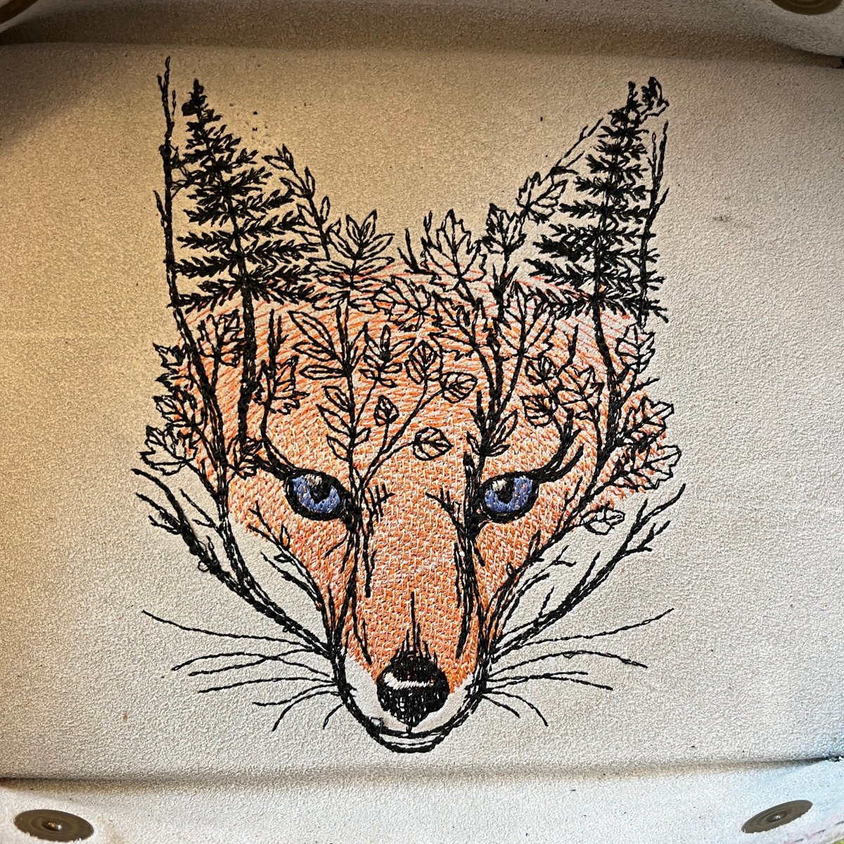 Wayward_Leather's tweet photo. These dice tray designs are giving autumn. π Which of your dice sets would match? Or if TTRPGS aren't your thing, what fall trinkets would you store in one? #waywardleatherdesign #fallvibes #dicetray #trinkettray #notacult https://t.co/bMJXhpgejL
