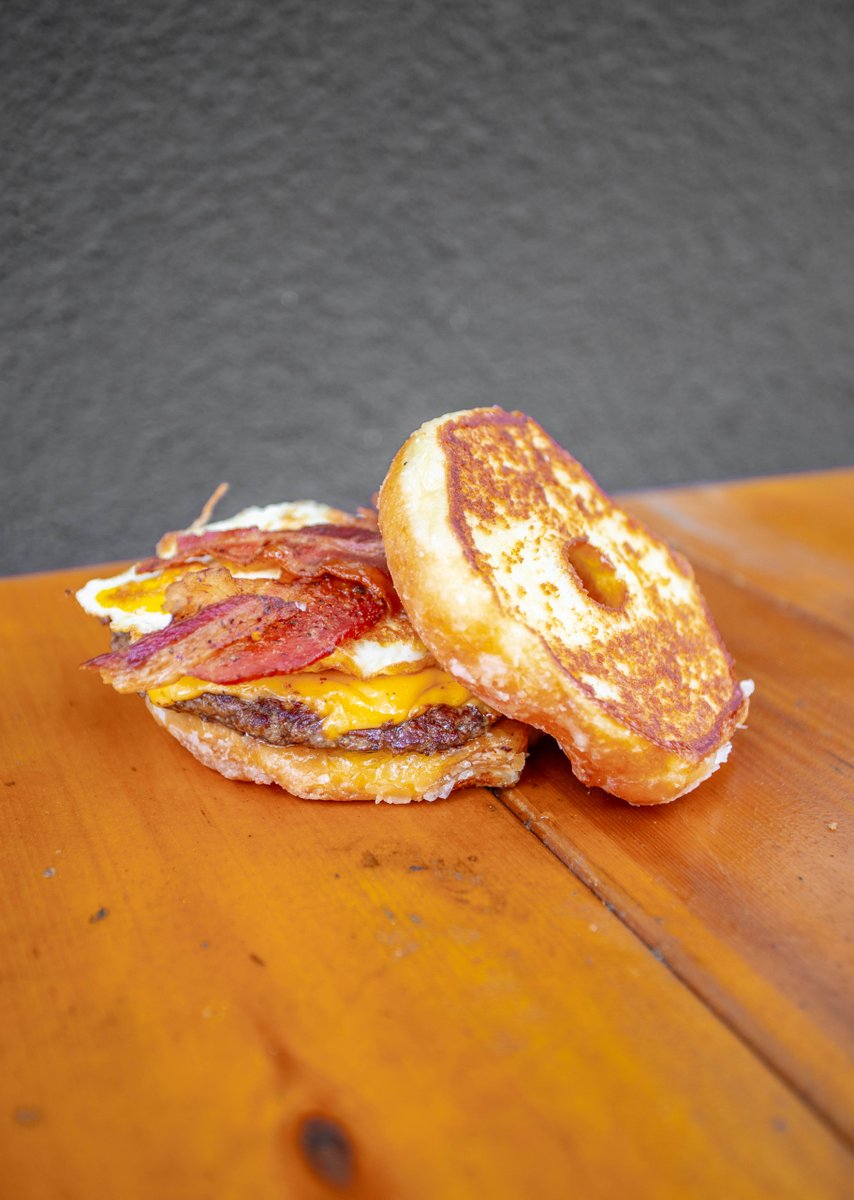 Burger_25's tweet photo. Fall is officially upon us. 🍂 Which Summer BOM stole your heart this season?

🍩 JUNE: Sugga Buns
🎡 JULY: Boardwalk Burger
🦞 AUGUST: Lobster Burger

#Burger25 #EatLocal https://t.co/8CHdZlDHN1