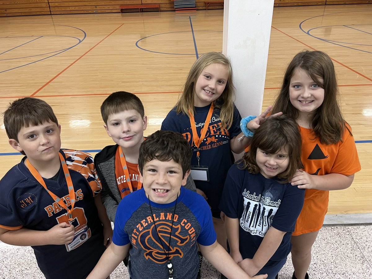 MrsAshleyKitts's tweet photo. We had a fantastic CollegeGo! Week @SCESPacers! We ended the week with a successful and FUN Touch a Truck event! #PreparingPacers https://t.co/flXGNCJ0a7
