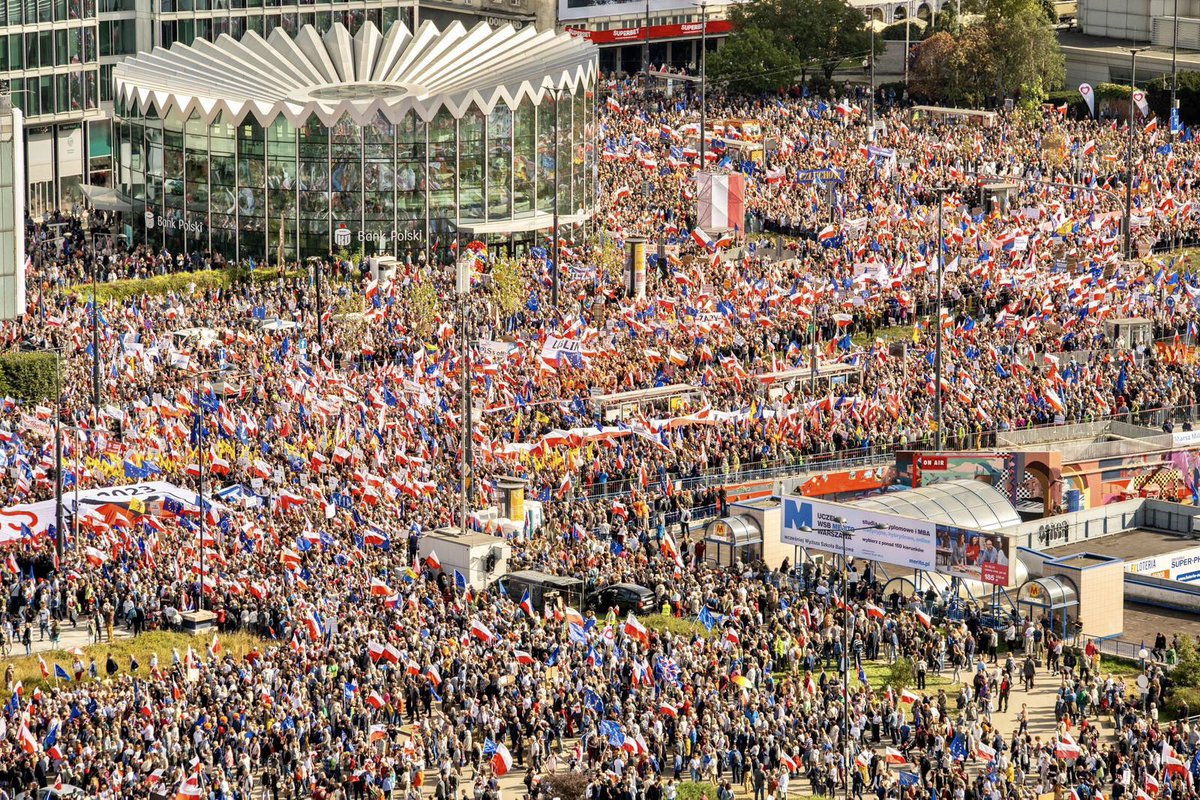 Tak dzieje się historia. Dziś rozpoczęliśmy ostatni etap marszu do zwycięstwa. Wierzę, że poniesiemy tę energię do 15 października i dalej, by odbudować Polskę praworządną, bezpieczną i zasobną, przyjazną dla wszystkich! #MarszMilionaSerc ❤️