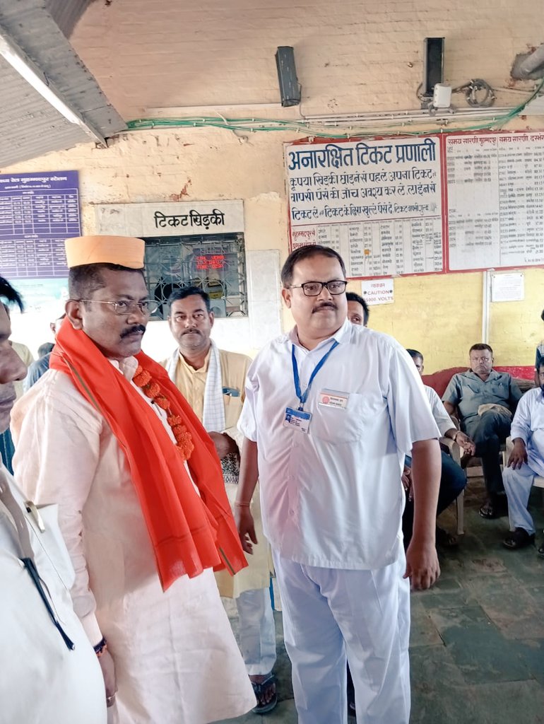 spjdivn's tweet photo. माननीय सांसद श्री अशोक कुमार यादव ने आज मंडल के मुहम्मदपुर स्टेशन परिसर में स्वच्छता हेतु श्रमदान किया I
#swachrail
#SHS2023
#SwachhBharatMission
#SwachhBharat
@SwachhBharatGov
@SwachhBharat
@DARPG_GoI
@RailMinIndia https://t.co/ScqqwznW3B