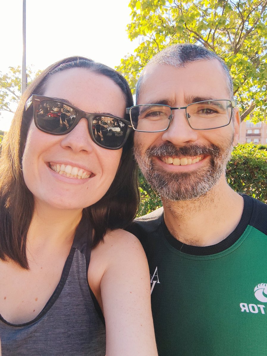 mariasbrock's tweet photo. ¿Se os ocurre alguna manera de celebrar nuestro primer aniversario de boda que corriendo? Feliz aniversario, @frikirunner. Te quiero aunque me apuntes a carreras a traición 💖 https://t.co/QX1akyLtHv