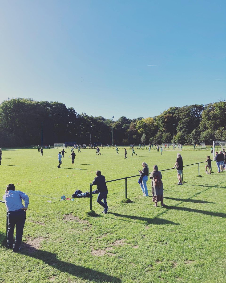 SvenAbbeele's tweet photo. Voetbalfreaks👋Zondagvoormiddag waren er op Antwerp Diamonds meer dan 100 meisjes aan het voetballen. That’s the news!
En ja, dit is een fantastisch project om te sponsoren.😀Maar gewoon helpen mag ook hoor. Check missie
https://t.co/3v9xpFeo82
#onlyforgirls #onlythebeginning https://t.co/n0lDgcDWSb