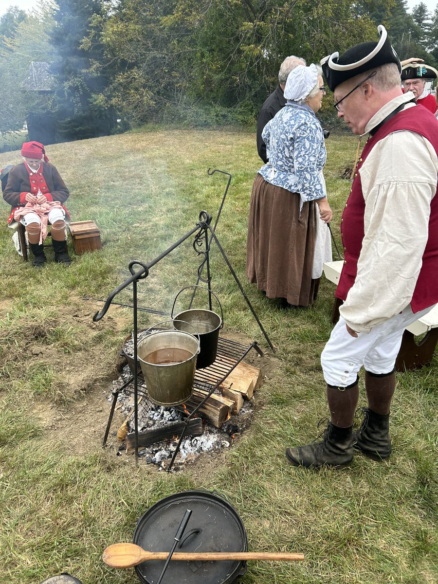 FirstNHRegiment's tweet photo. I know that this was a week ago but The First New Hampshire Regiment participated at the annual revolutionary weekend at @fortat4 Great Time #Huzzah #Revwar #History #NewHampshire https://t.co/3wJkS1jVmZ