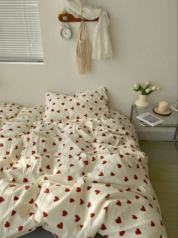 fasshionlover's tweet photo. heart bed sheets https://t.co/Sdp42R29D6
