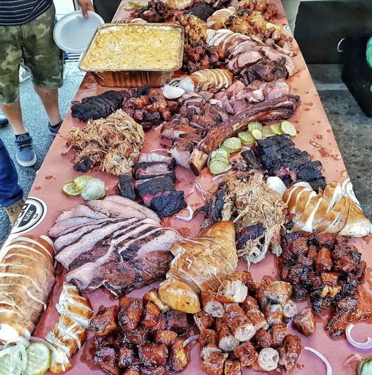 Bryan1Lux's tweet photo. @Dinanzo7 @The_Cookoff At some point I was expecting to see a goat on a spit and enticing plating on the vicinity. Something like this.. #EndsMeat #WhereIsTheMeat? https://t.co/L0e5f8vblQ