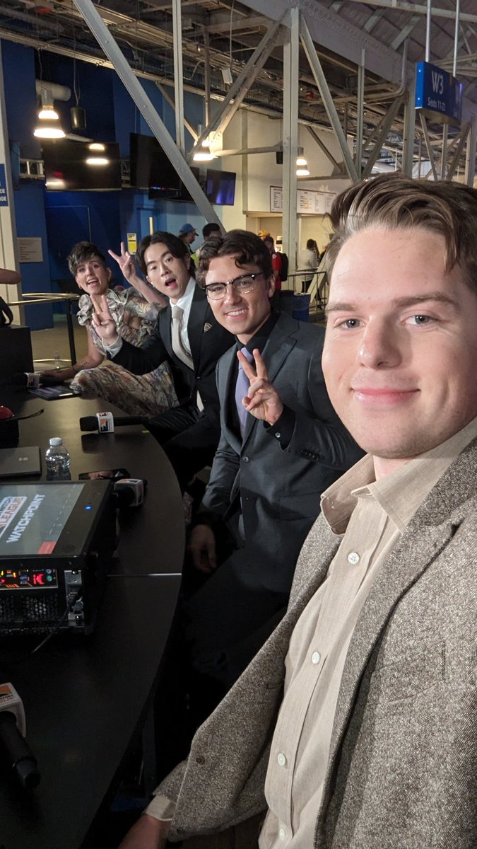 Reinforce's tweet photo. HERE WE GO!!!!! GRAND FINALS DAY!!! #OWL2023

https://t.co/9vtGdpHhc3 https://t.co/LZzjfgPCpe