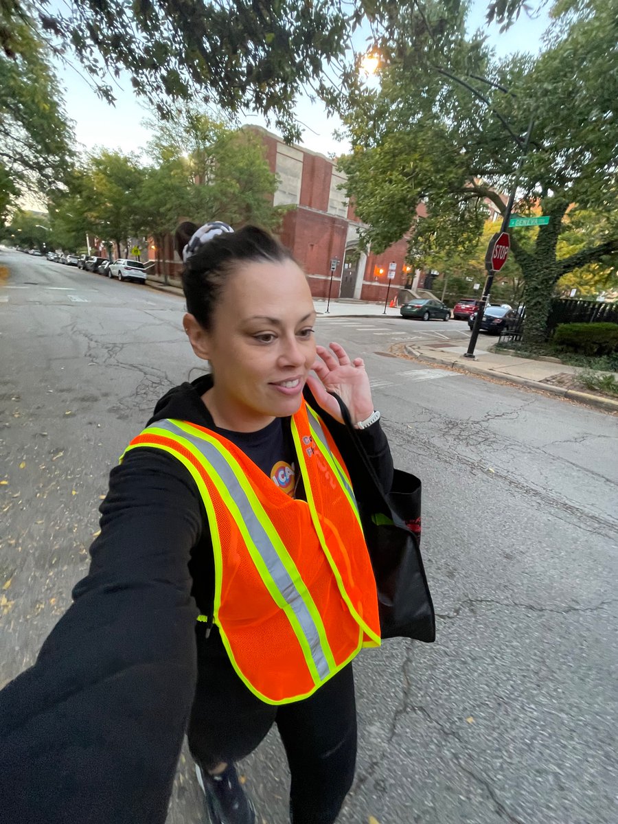 Spent the morning joining team @imermanangels flyering cars for the @chimarathon. I’m running on Sunday, 10/8, to help offer 1:1 support to cancer fighters! I’m $3,000 away from my goal of $7,000. Please consider making a donation to support the mission!

Donation link in bio!