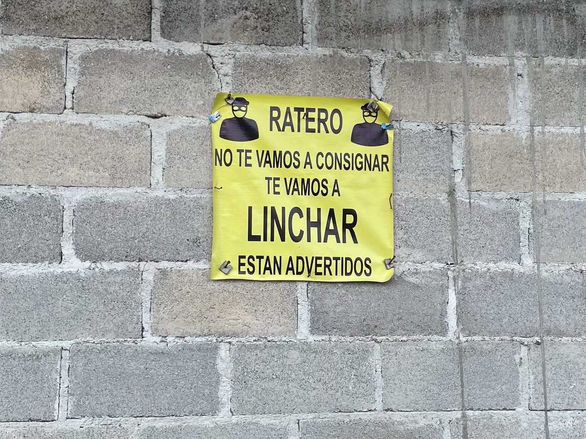 La tranquilidad de dejar tu coche estacionado frente a un letrero como éste.