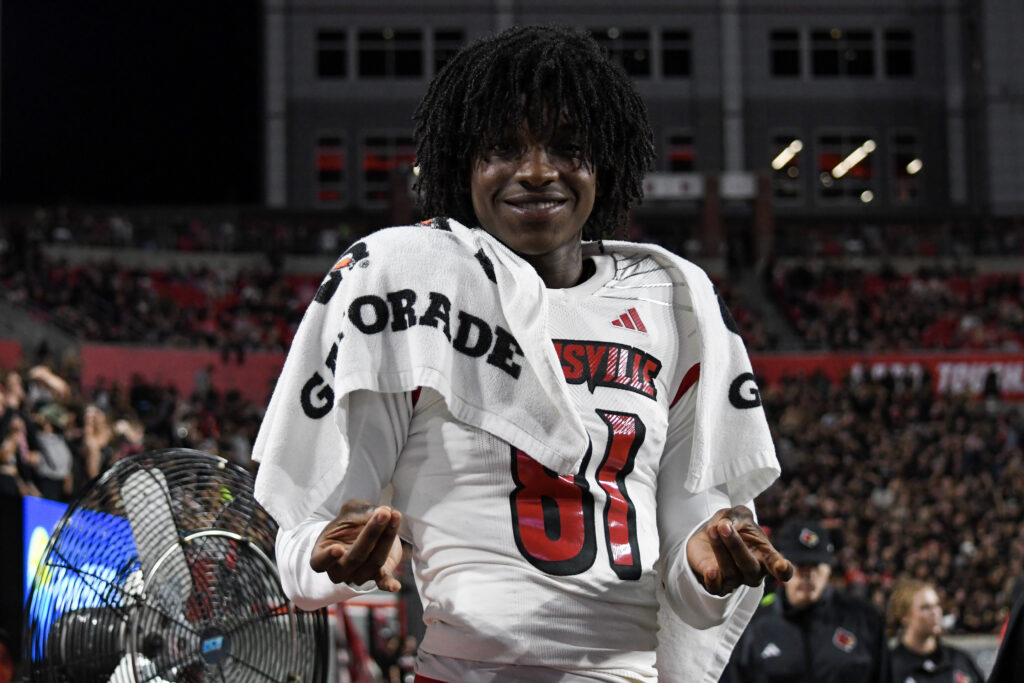 UofLSheriff50's tweet image. Upside down wolf from @BlueCataurus