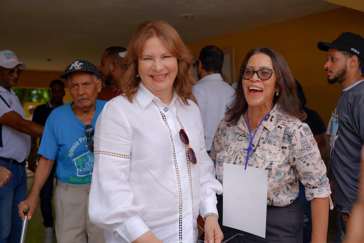 yadirahenriq's tweet photo. Las primarias del PRM son el corazón de la democracia interna. Son la voz y poder de nuestros miembros para elegir líderes que representen sus valores y visiones. Votos que definen el rumbo del partido y, en última instancia, del país. ¡Una fiesta democrática! 😍

#PrimariasPRM https://t.co/IH6Zn0grGC
