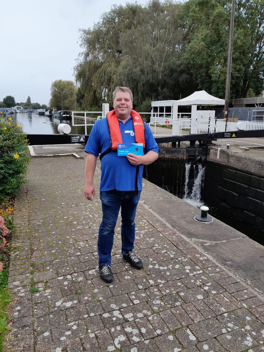 The latest member of our team to receive recognition from @CanalRiverTrust for having given 500 hours to volunteering as a lock keeper at Sawley is Andy. In his third season with us, he's always smiling. Congratulations to him and here's to the next 500! #VolunteerByWater