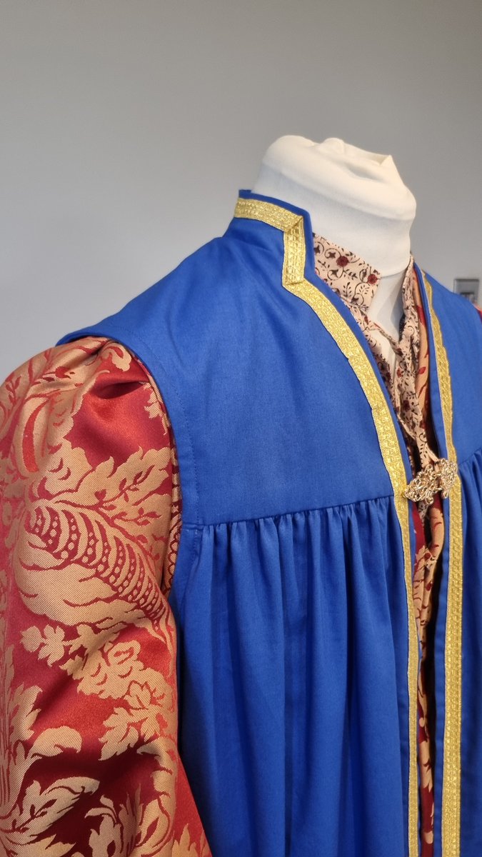 sophtope's tweet photo. ✨️Pep pep pep✨️

#ElderVex is finally done! 

This costume has been on the go for a while now due to various reasons, but I'm really pleased to have completed the look!

Not gonna lie, I'm pretty chuffed with it!
#yonderland
@benwillbond
@IdiotsAssembled https://t.co/mKfEoZprAc