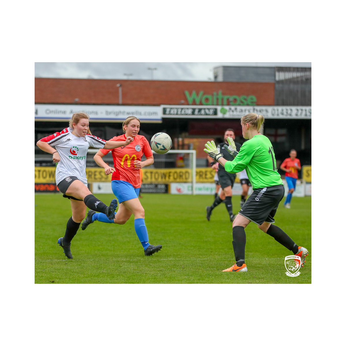 cas_pho7os's tweet photo. Hereford FC Woman 6-1 Worcester United Woman
🔴⚪️⚫️
@HerefordFCWomen @HerefordFC
#HFC #OurCity #COYW #TheBullets https://t.co/qtmg2oDqrb