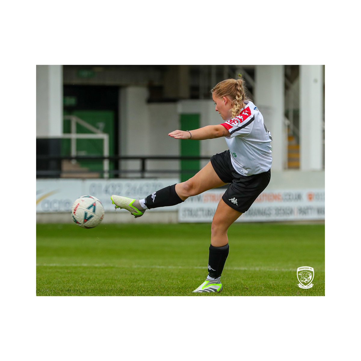 cas_pho7os's tweet photo. Hereford FC Woman 6-1 Worcester United Woman
🔴⚪️⚫️
@HerefordFCWomen @HerefordFC
#HFC #OurCity #COYW #TheBullets https://t.co/qtmg2oDqrb