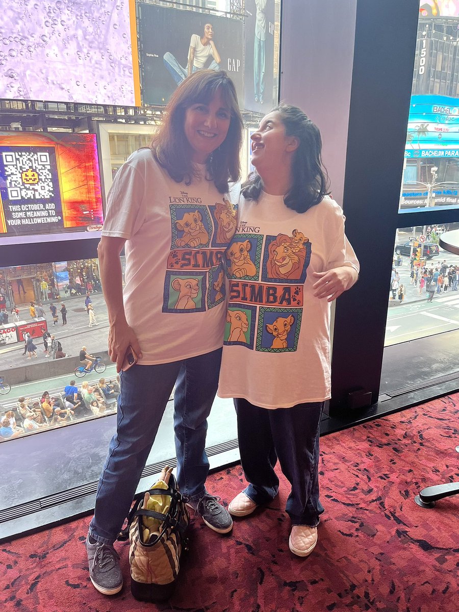 TDFNYC's tweet photo. Folks are arriving and they’ve definitely got Hakuna Matata energy! #TDFAccess #AutismFriendlyPerformance @TheLionKing https://t.co/enVmmsoXpo
