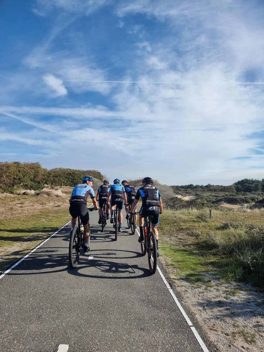 BIKEZONENL's tweet photo. We want to ride our bicycles!!
#mooiweer #bikefun #mtbfun #zon https://t.co/lcyuLzud9n