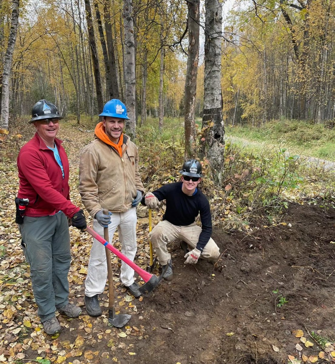 Sen_Dunbar's tweet photo. Did some digging and improved some drainage off the mountain bike trails in Russian Jack Springs Park yesterday along with Alaska Trails and a large group of volunteers! #AlaskaTrails #RussianJack #BikeAnchorage #Singletrack #akleg https://t.co/PqMTCKLQBN