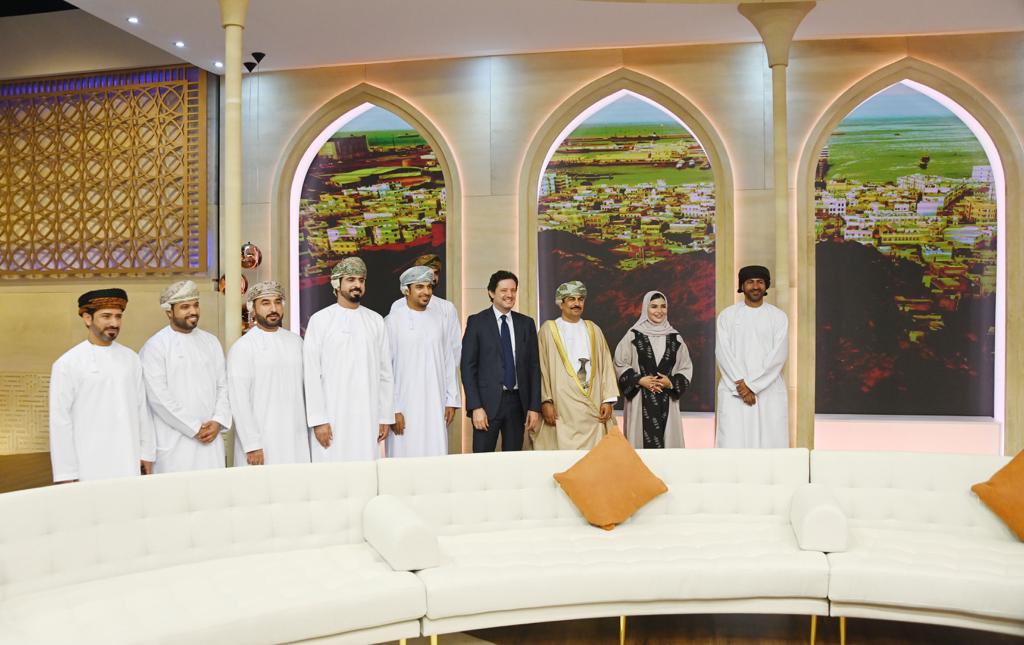 ZiadMakary's tweet photo. أقوم بزيارة اخوية مثمرة إلى #سلطنة_عمان، وقد سررت اليوم بلقاء وزير الإعلام العماني د. عبد الله بن ناصر  الحراصي، حيث عرضنا للعلاقات بين بلدينا وسبل تطويرها،  واستعرضنا آفاق التعاون الإعلامي بعد جولة  مفيدة على مؤسسات الإعلام العام حيث الكوادر البشرية العمانية تُنتج محتوى إعلامياً رائداً من خلال محاكاة الحداثة واحترام الإرث الحضاري الكبير.
@OmanNewsAgency @omantvnews @omaninfo1
