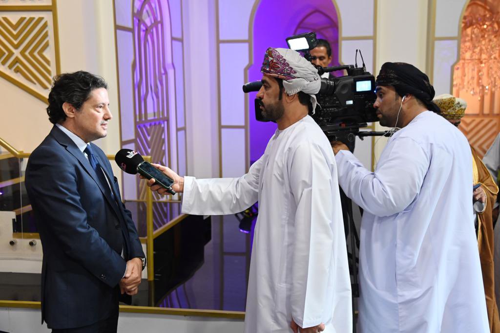 ZiadMakary's tweet photo. أقوم بزيارة اخوية مثمرة إلى #سلطنة_عمان، وقد سررت اليوم بلقاء وزير الإعلام العماني د. عبد الله بن ناصر  الحراصي، حيث عرضنا للعلاقات بين بلدينا وسبل تطويرها،  واستعرضنا آفاق التعاون الإعلامي بعد جولة  مفيدة على مؤسسات الإعلام العام حيث الكوادر البشرية العمانية تُنتج محتوى إعلامياً رائداً من خلال محاكاة الحداثة واحترام الإرث الحضاري الكبير.
@OmanNewsAgency @omantvnews @omaninfo1