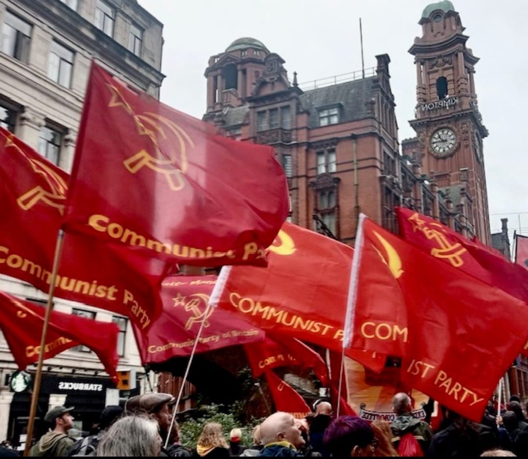 BranchYorkshire's tweet image. 🚩RESIST TORY RULE🚩

✊ALL POWER TO THE WORKING CLASS✊

A powerful presence from @CPBritain and @yclbritain at today&apos;s @pplsassembly march against this Tory government.

(shout out out to our @DerbyshireCPB comrades for the photos)