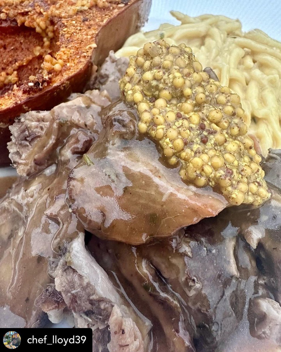 OldBklynMustard's tweet photo. Posted @withregram • @chef_lloyd39 Pork Roast | Cheesy Spätzle, @chutnipunch Super Sesame dusted Honeynut Squash, Braising Liquid Gravy, @oldbrooklynmustards Bohemian Blend
#clefood #cleaf #chefathome #braised #comfortfood #cleveland #falltime #fall #fallfood #ohio #local https://t.co/Wbf1oyvmzW