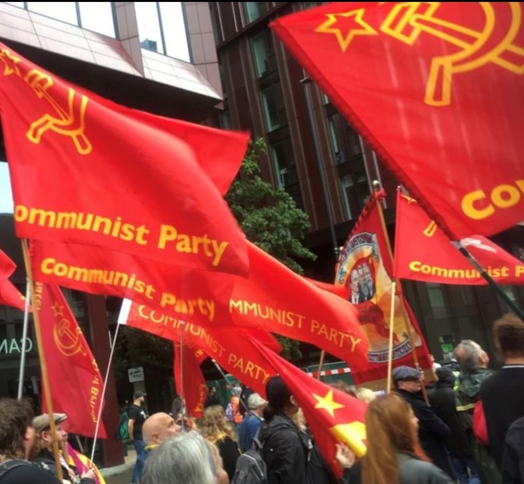 BranchYorkshire's tweet image. 🚩RESIST TORY RULE🚩

✊ALL POWER TO THE WORKING CLASS✊

A powerful presence from @CPBritain and @yclbritain at today&apos;s @pplsassembly march against this Tory government.

(shout out out to our @DerbyshireCPB comrades for the photos)