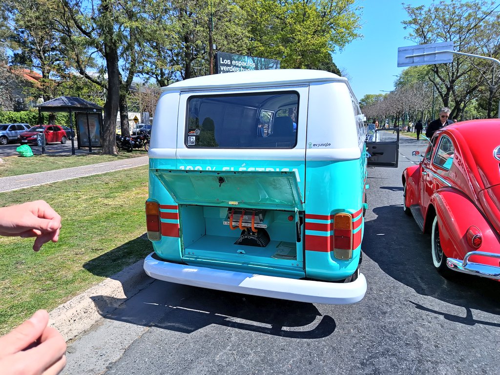 leonardovalente's tweet photo. Nuestro móvil / eCarrito de cubanitos para #TheRun2023, la Combi retrofit de #EcoWagen https://t.co/4tEWbEfc3i