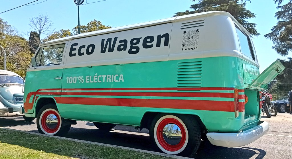 leonardovalente's tweet photo. Nuestro móvil / eCarrito de cubanitos para #TheRun2023, la Combi retrofit de #EcoWagen https://t.co/4tEWbEfc3i