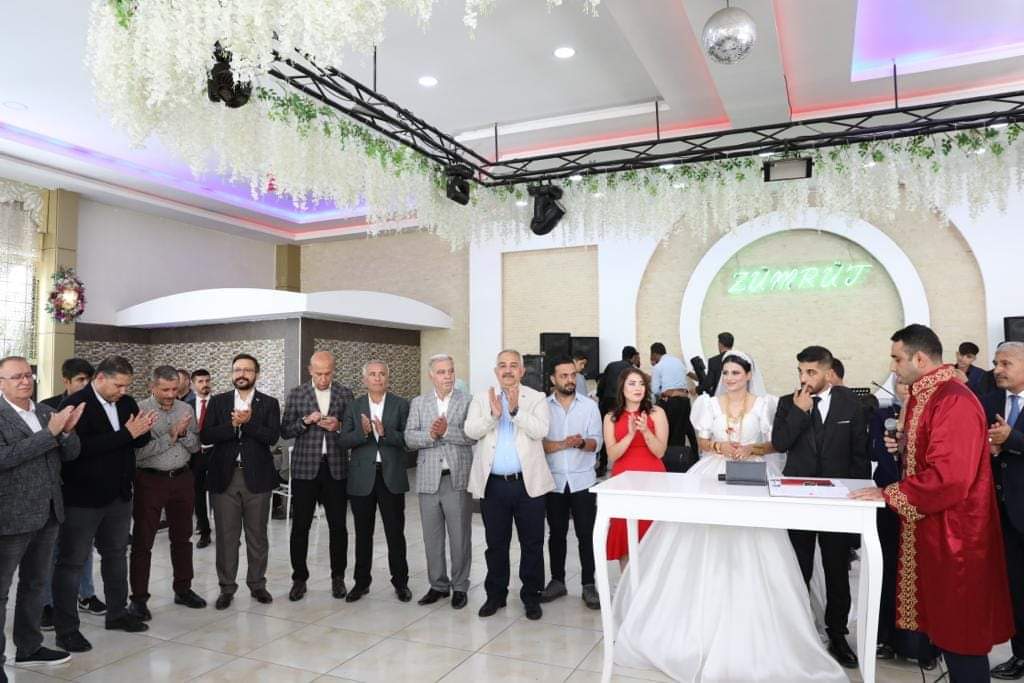 Başkan Yardımcımız  <a href="/rmznozdemir27/">Ramazan Özdemir</a>'in oğlu Uğur ile Merve'nin düğün törenlerine katılarak mutluluklarına ortak olduk.
Genç çiftimize ömür boyu mutluluklar dileriz.