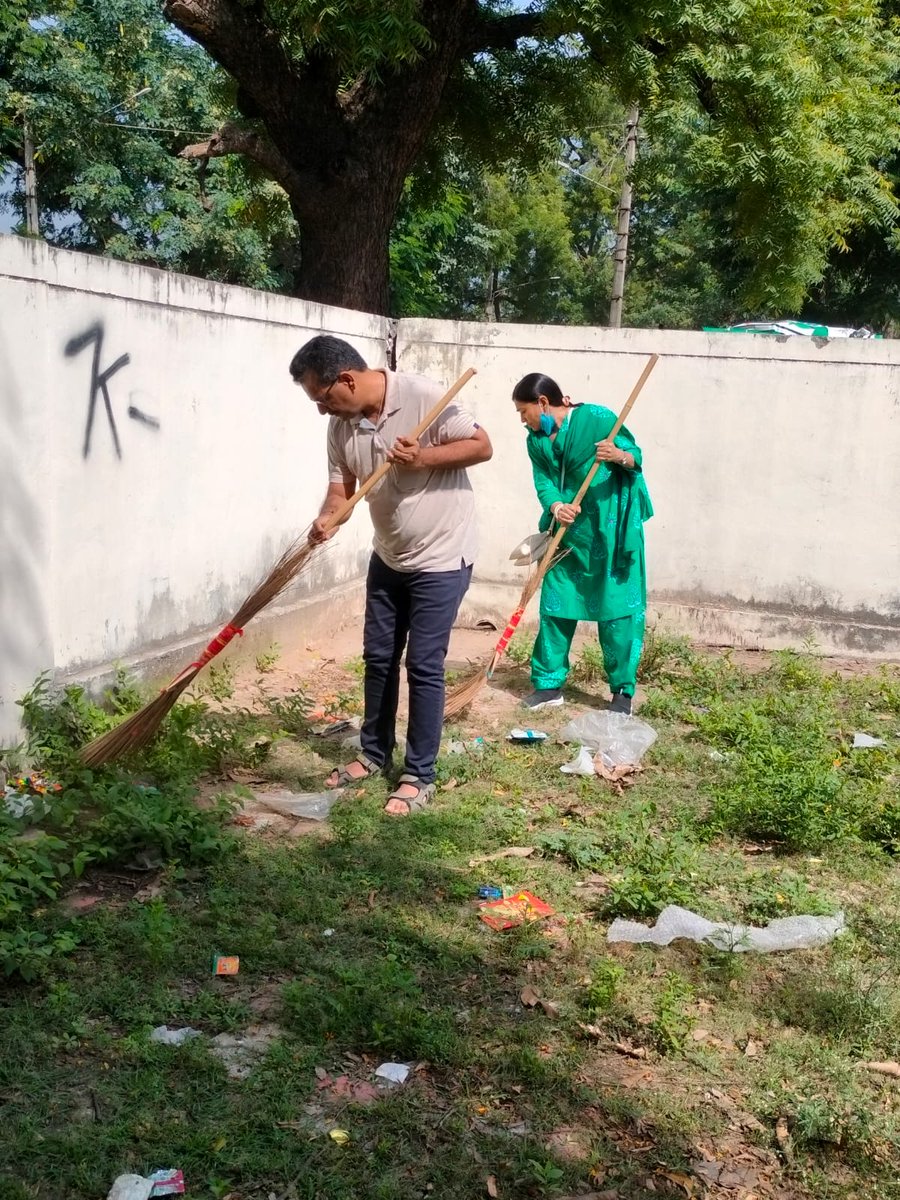 PlanningAnand's tweet photo. માનનીય વડાપ્રધાનશ્રી દ્વારા સામૂહિક શ્રમદાનથી #SwachhataHiSeva માટેના અભિયાન અંતર્ગત વલ્લભવિદ્યાનગર બસ સ્ટેન્ડ ખાતે શ્રમદાન કરવામાં આવ્યું.
@PMOIndia
@CMOGuj
@CollectorAnd 
@DDO_Anand https://t.co/xf8b8b3eiG