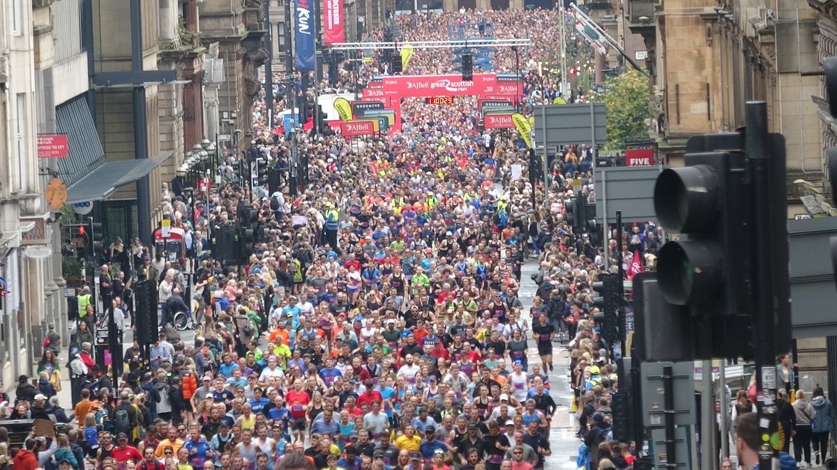 Impressive start of the Great Scottish Run Half Marathon #GreatScottishRun @GreatScotRun