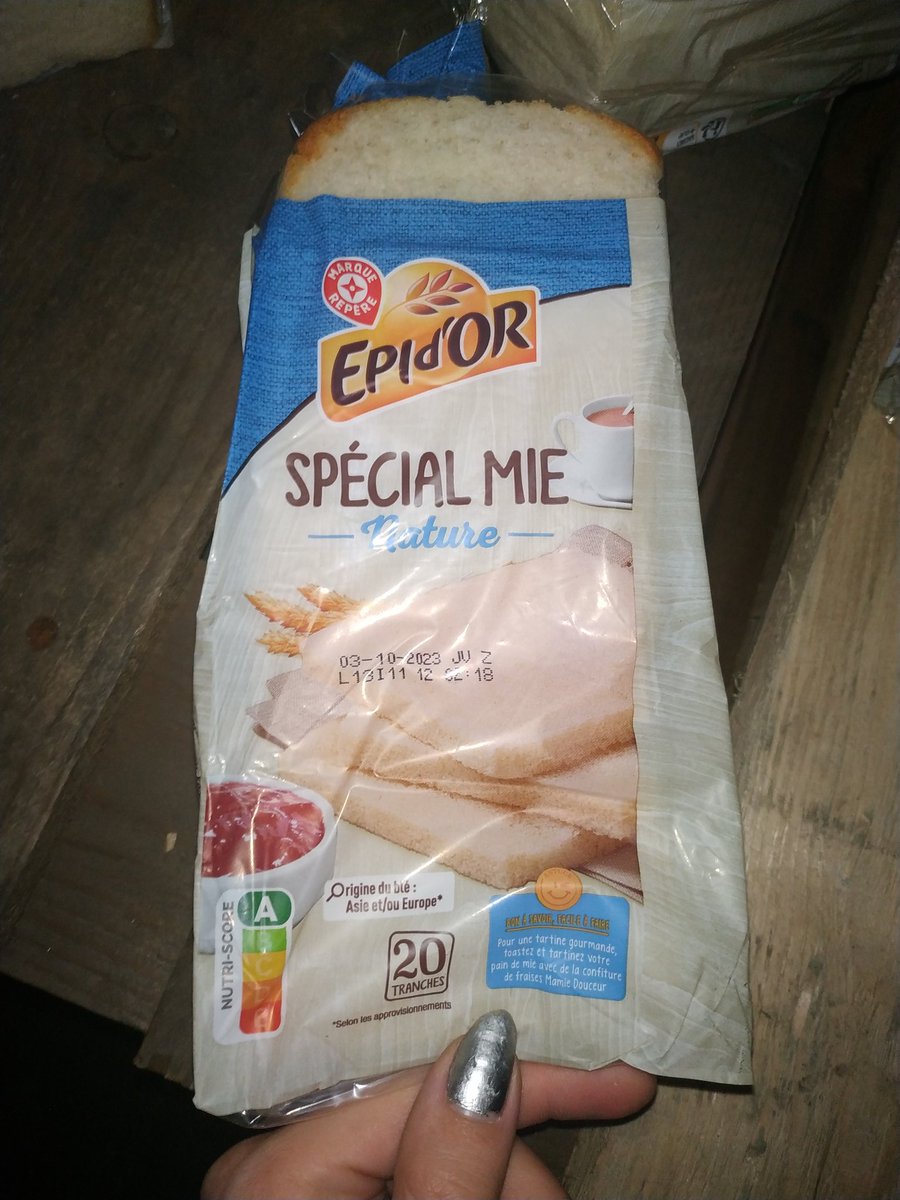 sharanmeow's tweet photo. Lyon - Vénissieux 

Donne pain de mie , venir chercher proche arrêt de tram darnaise https://t.co/rhOka0CrNq