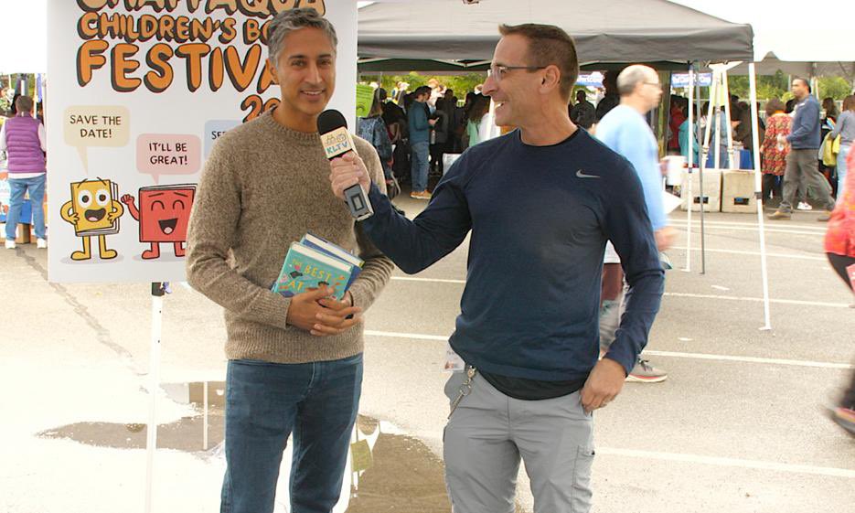 Kick off #BannedBookWeek w/our interviews on fighting #BannedBooks from @CCBF2023! Watch @MaulikPancholy chatting to @PhilBildner about @FLOTUS’s support for the #FreedomToRead & the challenges he’s faced as an author of queer-themed middle-grade novels: kidlit.tv/LIVEChappaquaC…