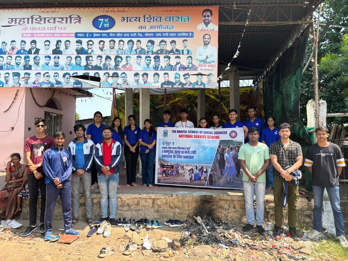 BSSSNSSMP's tweet photo. दिनांक 1 अक्टूबर,2023 को द भोपाल स्कूल ऑफ सोशल साइंसेस की राष्ट्रीय सेवा योजना इकाई के स्वयंसेवकों ने मेरा विश्वविद्यालय, मेरी ज़िम्मेदारी स्वच्छता अभियान के अंतर्गत बरकतउल्लाह विश्वविद्यालय परिसर एवं ईश्वर नगर बस्ती में स्वच्छता अभियान में भागीदारी दी।@YASMinistry @NSSBUBhopalMP https://t.co/fOBvhIqnrM