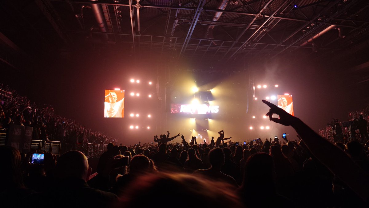 T0mKelly's tweet photo. Awesome @TheReytons gig lastnight at @SheffieldArena!!! 🎸 🥁 🎶 👌 🎤 

#AllReytons #SoldOutArena #WhatsRockandRoll #KidsOffTheEstate https://t.co/iEmnVu8f1o