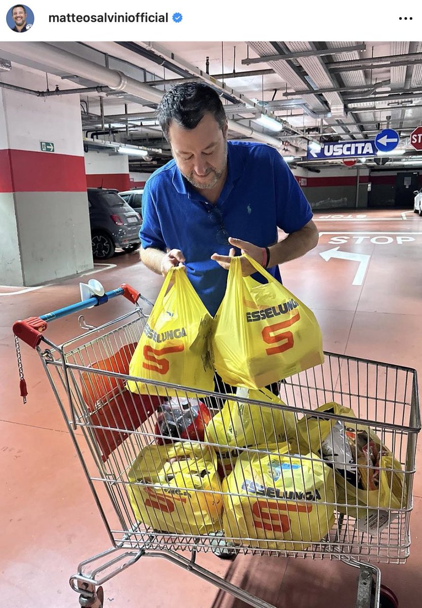 nonleggerlo's tweet photo. Spesa Esselunga: 220 euro*
Polo Ralph Lauren: 130 euro
Occhiale da vista più lenti e visita: 1000 euro
Scarpa NB: 150 euro
Pantaloncino blu: 70 euro
Borse in plastica: 1,20 euro
Carrello: 1 euro [-1]
Stipendio da senatore: 14 mila euro/mese 

Il tutto gentilmente offerto da: tu https://t.co/JhwgkvTLmX