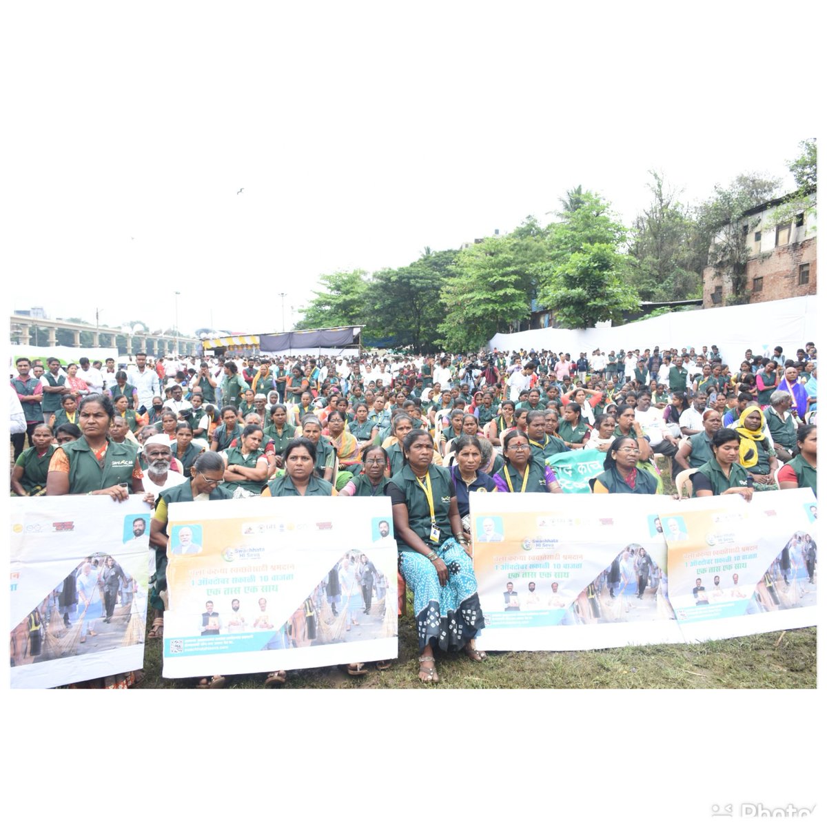 SmartPune's tweet image. 📣 Commemorating Mahatma Gandhi's birth anniversary, #PuneCity united for the 'Swachhata Pandharwada- Swachhata Hi Seva 2023' mega drive! 🌿 Over 3.6 lakh citizens volunteered, collecting 98 tons of waste. Join the cleanliness pledge and make a difference! 🌏🔄
#cleanpune