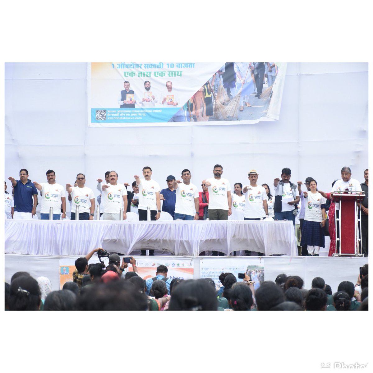 SmartPune's tweet image. 📣 Commemorating Mahatma Gandhi's birth anniversary, #PuneCity united for the 'Swachhata Pandharwada- Swachhata Hi Seva 2023' mega drive! 🌿 Over 3.6 lakh citizens volunteered, collecting 98 tons of waste. Join the cleanliness pledge and make a difference! 🌏🔄
#cleanpune